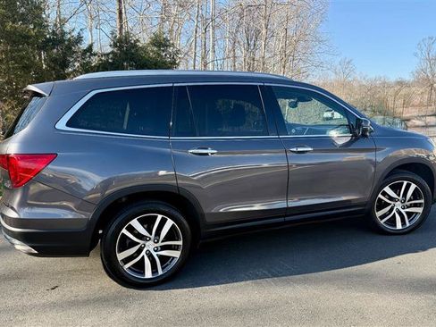 Used 2018 Honda Pilot Touring image 5