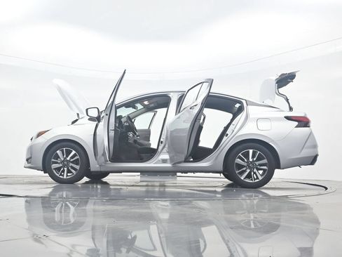 Used 2025 Nissan Versa SV FWD image 43