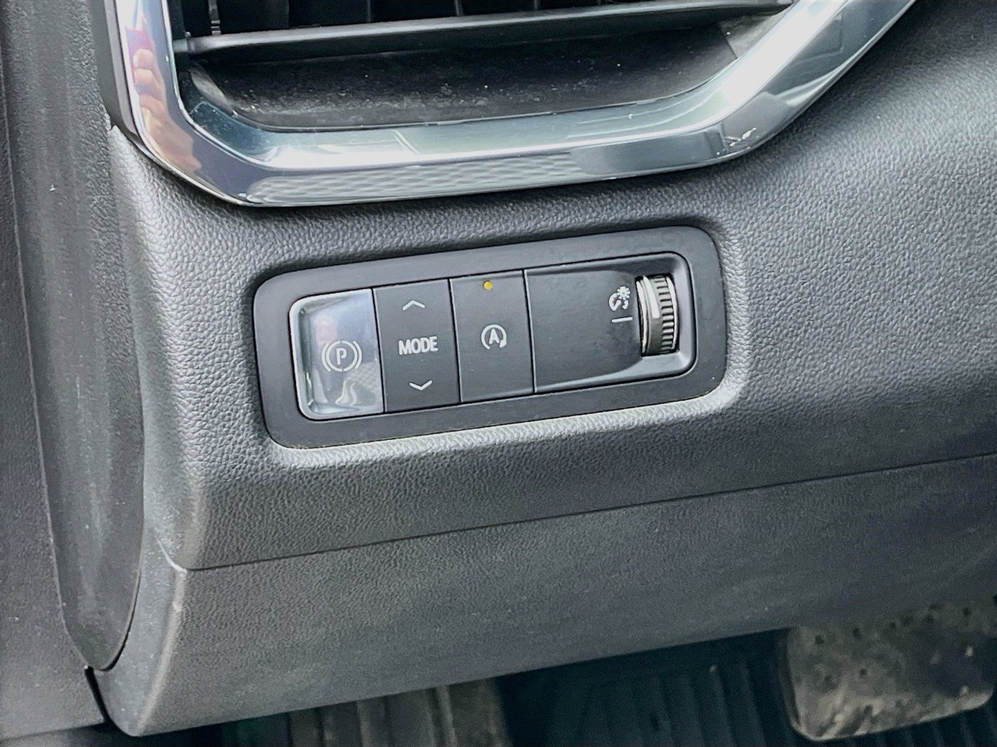 Used 2024 GMC Acadia Denali FWD image 10