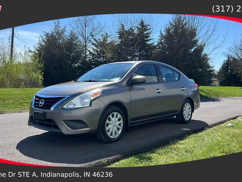 Used 2016 Nissan Versa SV FWD image 1