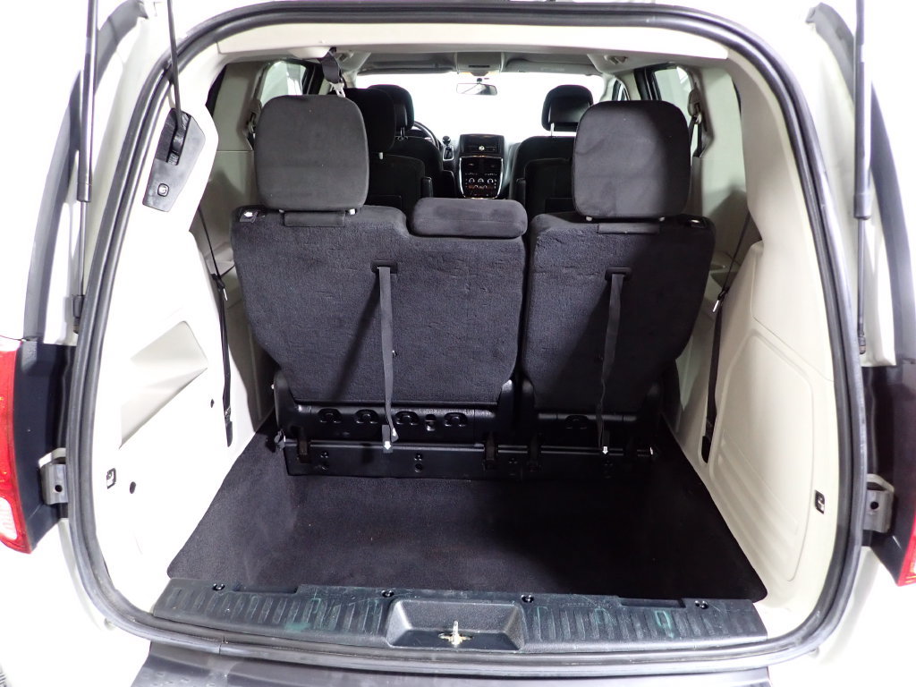 Used 2015 Dodge Grand Caravan SXT FWD image 13