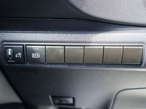 Used 2022 Toyota Corolla LE image 17