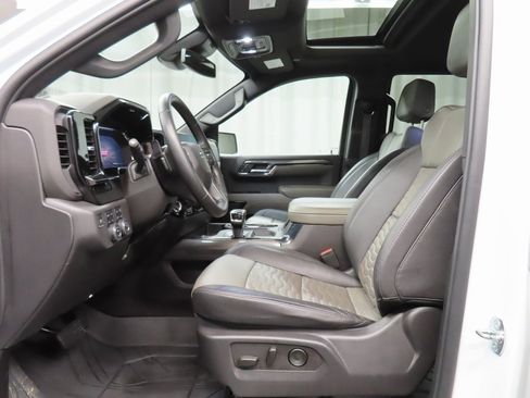 Used 2023 Chevrolet Silverado 1500 ZR2 image 9