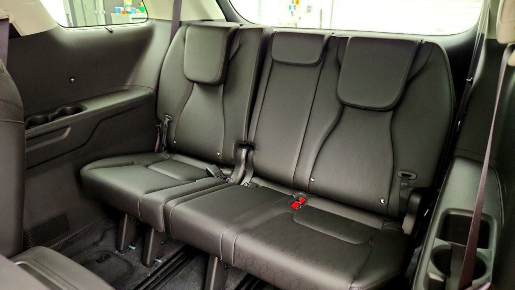 Used 2026 Kia Carnival SX w/ SX Dark Edition Package FWD image 22
