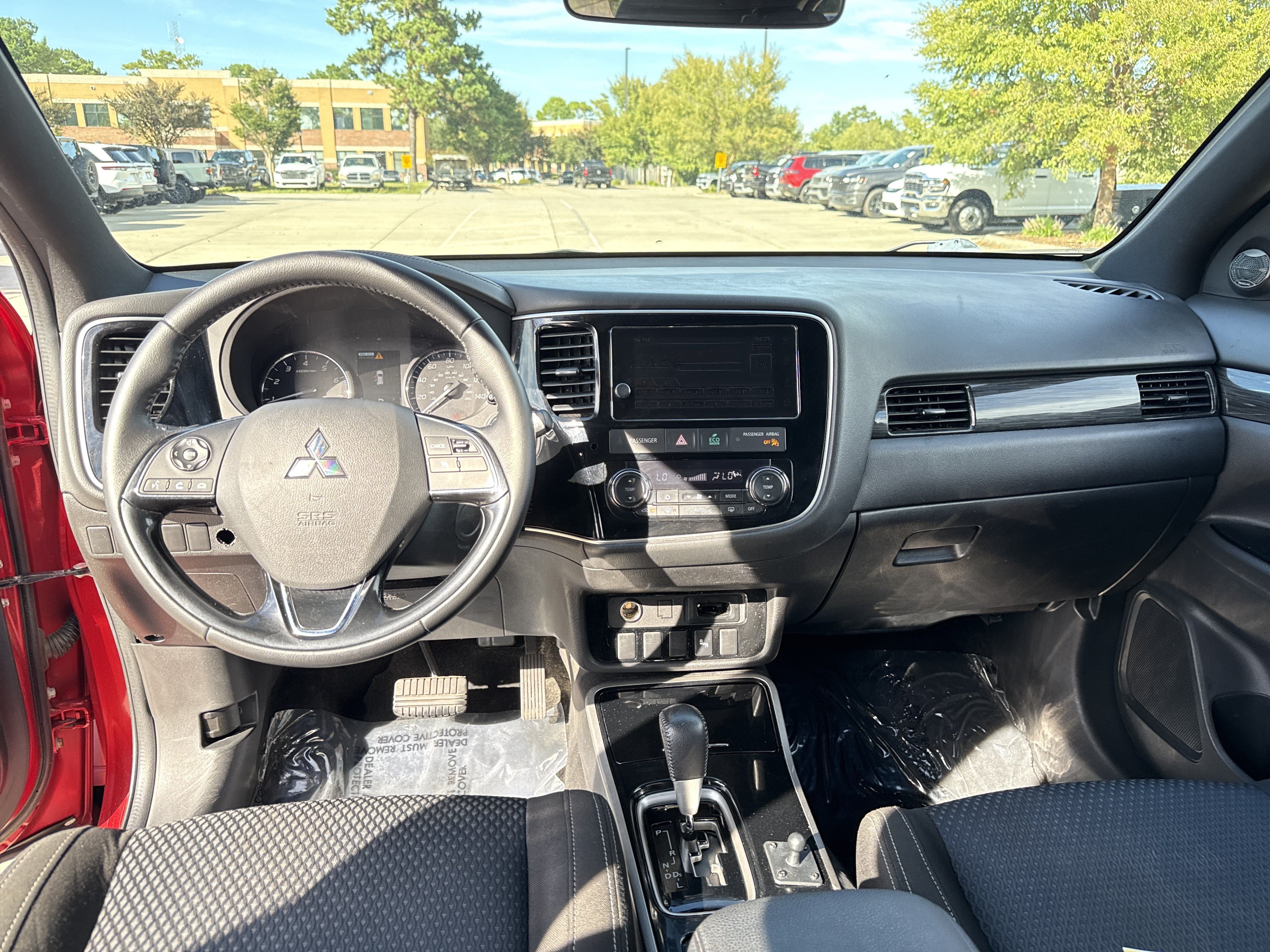 Used 2018 Mitsubishi Outlander LE AWD/4WD image 27