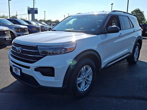 Certified 2023 Ford Explorer XLT AWD/4WD image 3