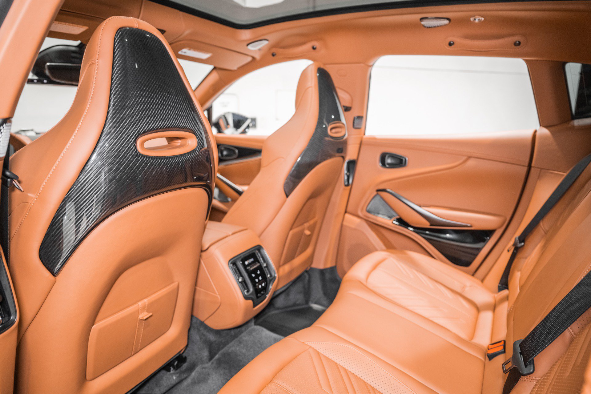 Used 2026 Aston Martin DBX S AWD/4WD image 15