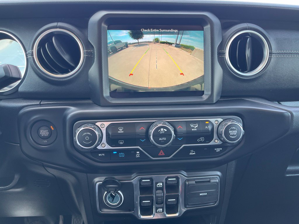 Used 2023 Jeep Wrangler Unlimited Sahara AWD/4WD image 12
