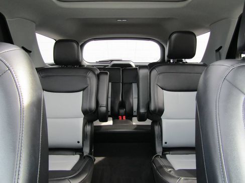 Used 2023 Ford Explorer XLT w/ Equipment Group 202A AWD/4WD image 23