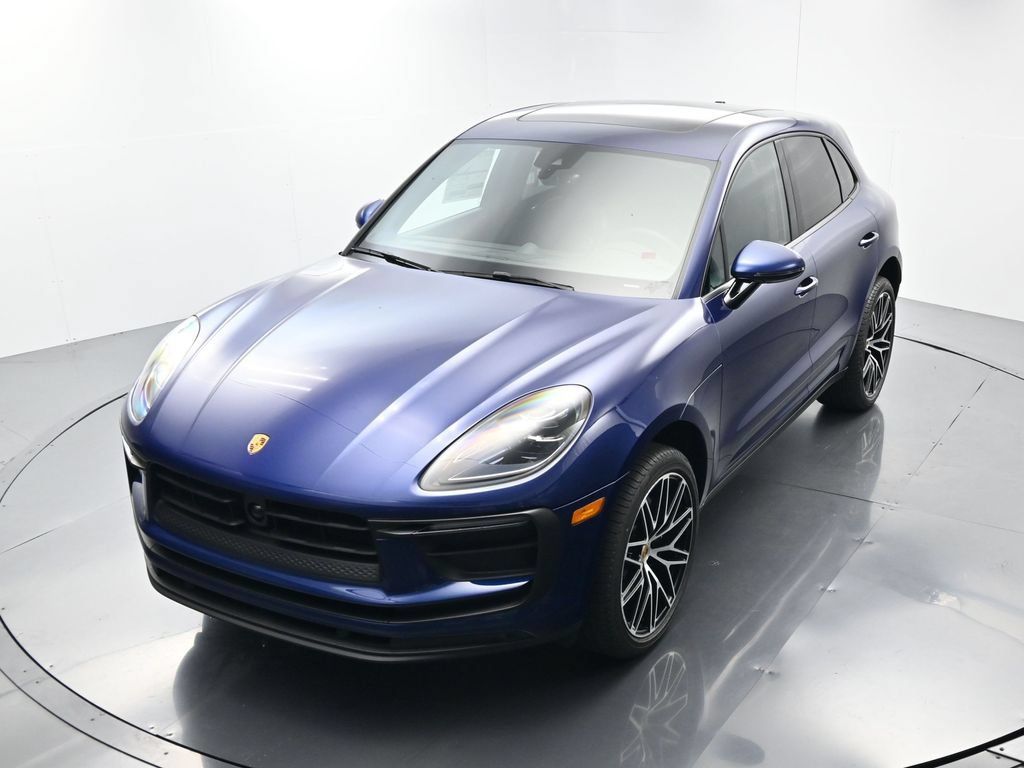 Certified 2025 Porsche Macan AWD/4WD image 33