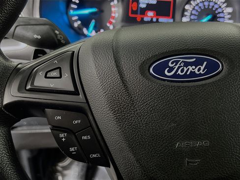 Used 2018 Ford Edge SE image 18