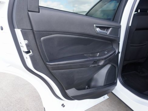 Certified 2024 Ford Edge SE w/ Black Appearance Package image 19