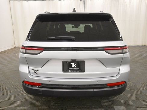 Used 2024 Jeep Grand Cherokee Altitude image 6