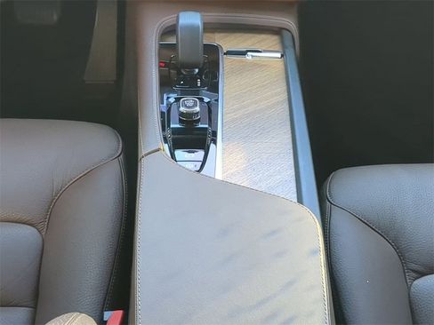 Used 2024 Volvo XC90 B6 Plus w/ Protection Package image 20