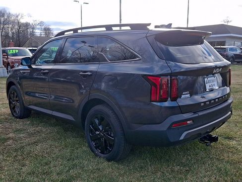 Certified 2022 Kia Sorento S w/ Panoramic Sunroof Package image 4