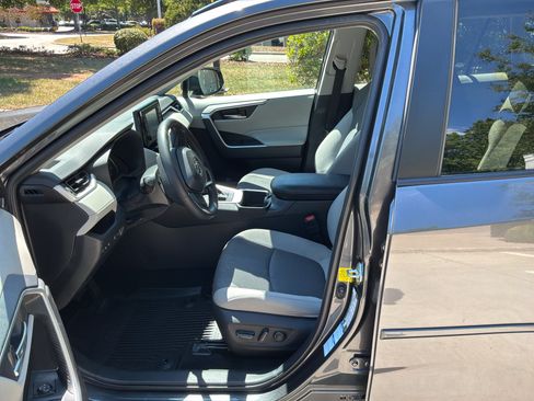 Used 2022 Toyota RAV4 XLE w/ Convenience Package AWD/4WD image 16