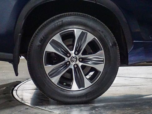 Used 2020 Toyota Highlander XLE image 8