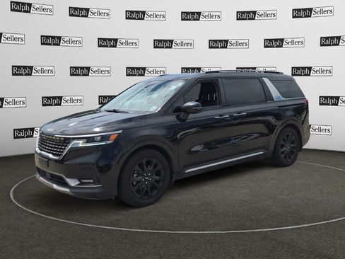 Used 2023 Kia Carnival SX FWD image 2
