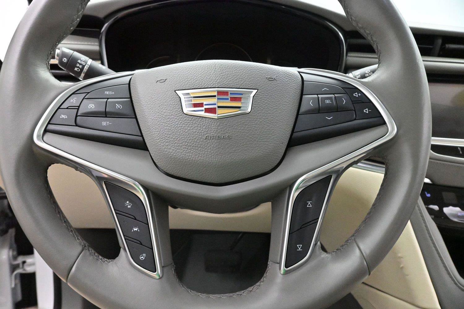 Used 2017 Cadillac XT5 Luxury w/ Driver Awareness Package FWD image 19