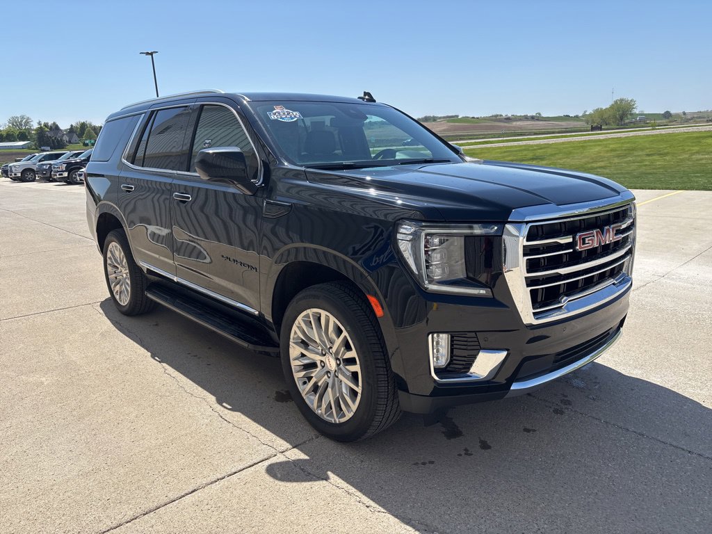 Used 2024 GMC Yukon SLT AWD/4WD image 3