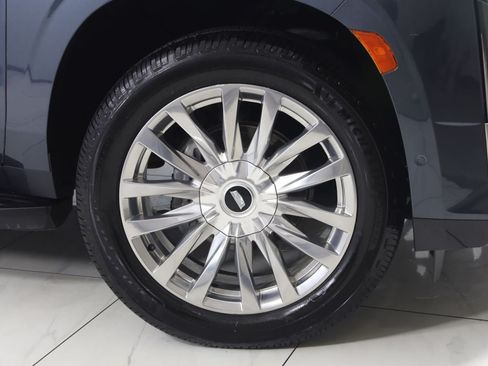 Used 2021 Cadillac Escalade ESV Premium Luxury AWD/4WD image 19