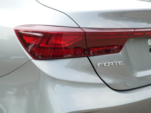 Certified 2023 Kia Forte LXS w/ LXS Technology Package FWD image 17