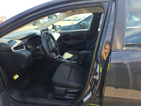 Used 2025 Toyota Corolla LE FWD image 6