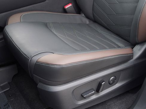 New 2025 Nissan Pathfinder Platinum w/ Cargo Package image 18