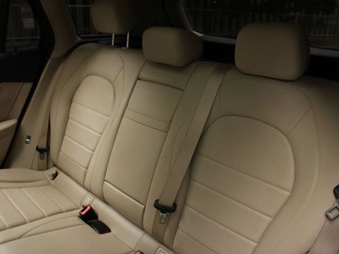 Used 2017 Mercedes-Benz GLC 300 4MATIC w/ Premium 1 Package image 18