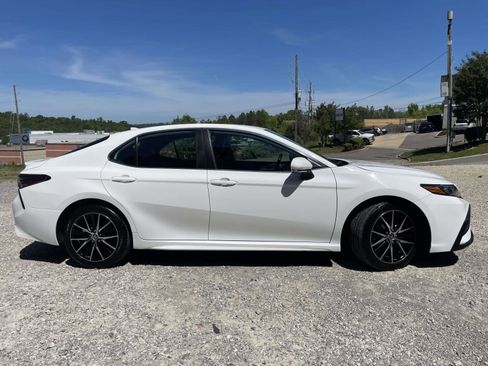 Used 2024 Toyota Camry SE w/ Convenience Package image 21