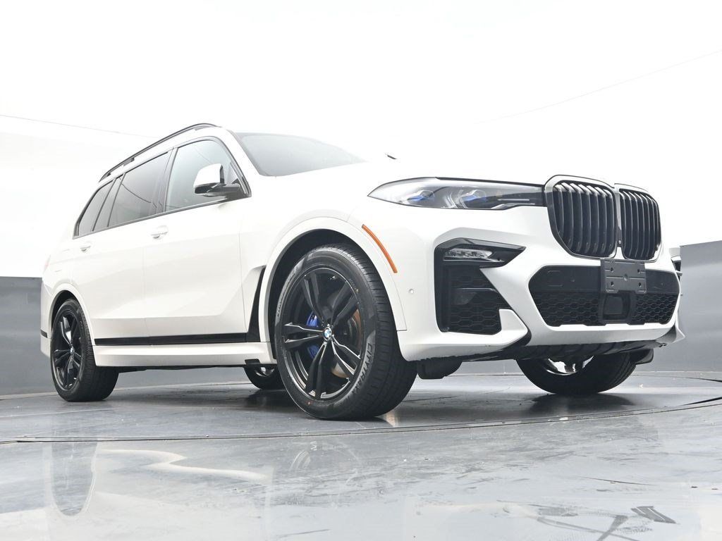Used 2022 BMW X7 M50i AWD/4WD image 27