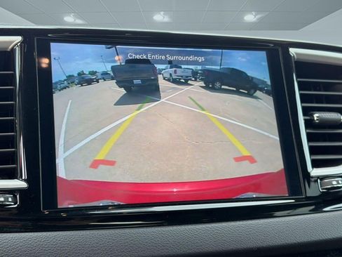 Certified 2025 Chrysler Pacifica Select image 24