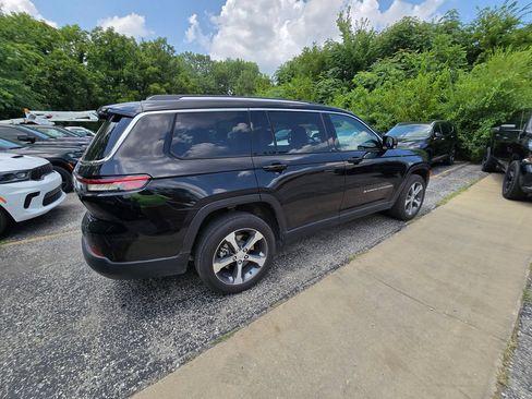 Used 2023 Jeep Grand Cherokee L Limited w/ Luxury Tech Group II AWD/4WD image 8