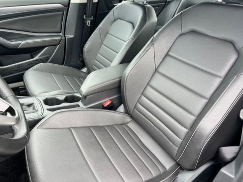 Used 2024 Volkswagen Jetta SE image 10