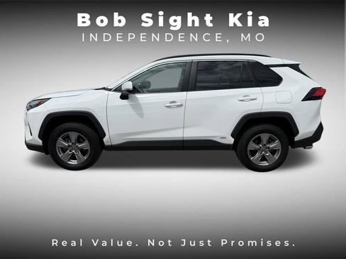 Used 2022 Toyota RAV4 XLE w/ XLE Grade Weather Package AWD/4WD image 6