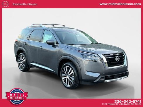 New 2025 Nissan Pathfinder Platinum w/ Cargo Package image 8