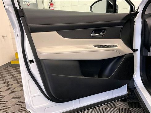 Certified 2025 Nissan Murano SV image 22