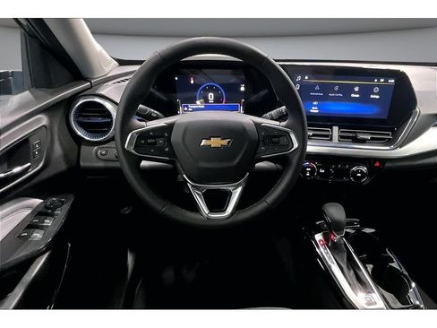 New 2026 Chevrolet Trax LT w/ LT Convenience Package FWD image 23