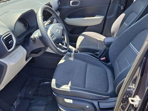 Certified 2024 Hyundai Venue Limited FWD image 10