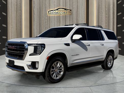 Used 2022 GMC Yukon XL SLT w/ SLT Luxury Package image 3