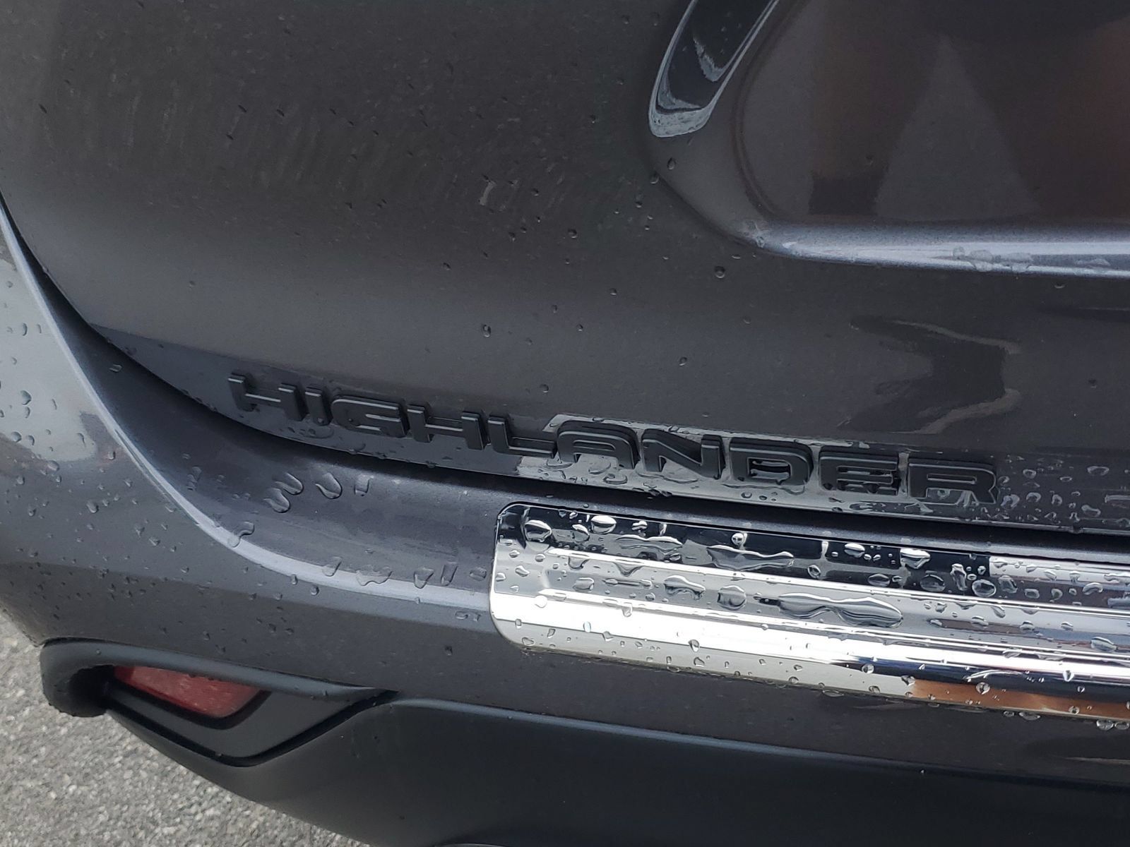 Used 2024 Toyota Highlander XLE AWD/4WD image 7
