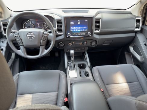 Used 2023 Nissan Frontier SV w/ Tow Package AWD/4WD image 17