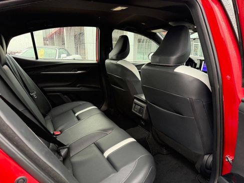 Certified 2025 Toyota Camry SE image 11