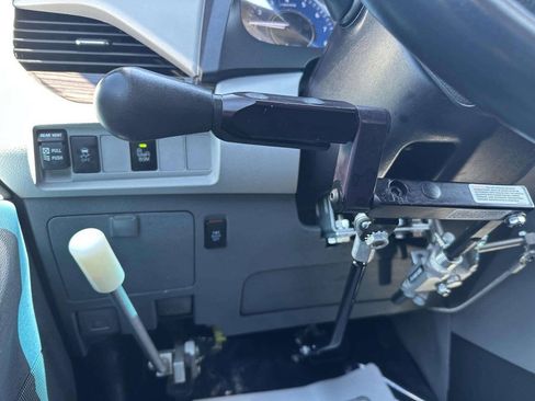 Used 2016 Toyota Sienna XLE FWD image 31