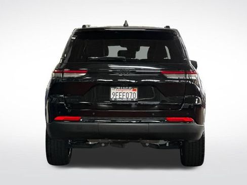 Used 2023 Jeep Grand Cherokee Altitude AWD/4WD image 6