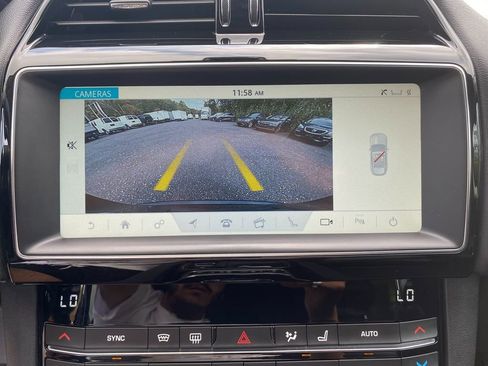 Used 2020 Jaguar F-PACE Premium image 21