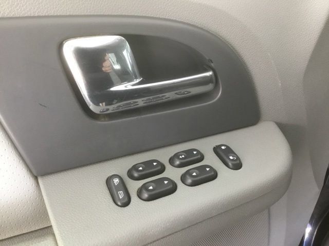 Used 2005 Ford Expedition XLT AWD/4WD image 25