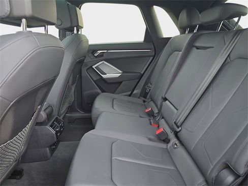 Certified 2025 Audi Q3 2.0T Premium Plus w/ Premium Plus Package image 17