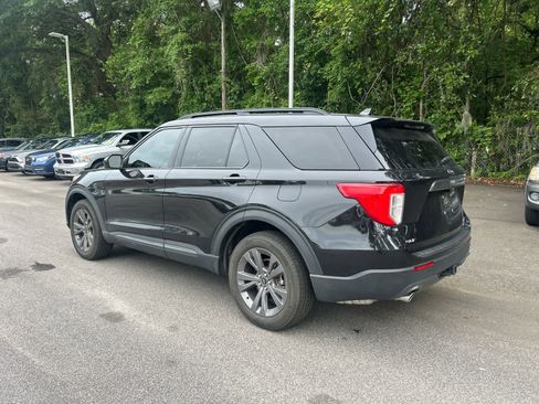 Used 2023 Ford Explorer XLT w/ Equipment Group 202A AWD/4WD image 2
