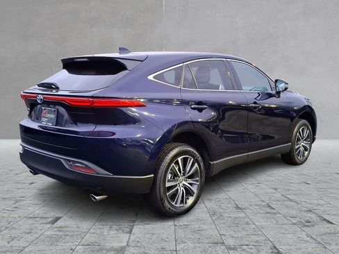 Used 2023 Toyota Venza LE image 11